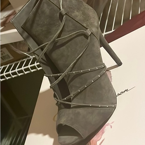 Gray suede Jessica Simpson peep toe boot - Picture 3 of 5
